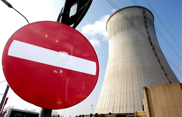 Chladící v jaderné elektrárny v Tihange, jihovýchodn od Bruselu.