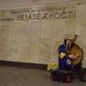 Kozácký bard si přivydělává v kyjevském metru.