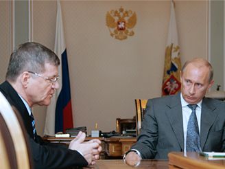 Ruský prezident Vladimir Putin s generálním prokurátorem Jurijem Čajkou