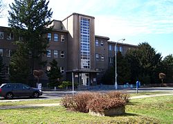 Dvořákovo gymnázium a střední odborná škola ekonomická.jpg